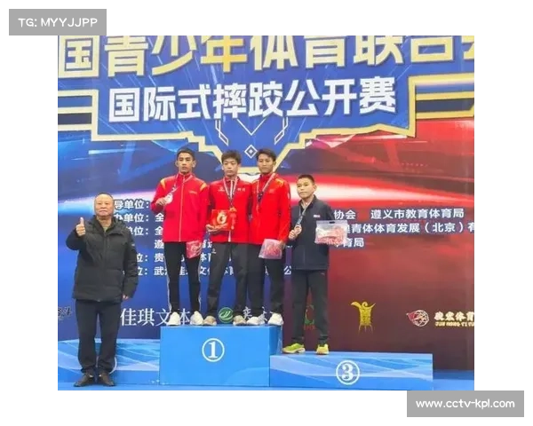 德阳奥校摔跤队积极备战，窦熠涵夺冠激励队友